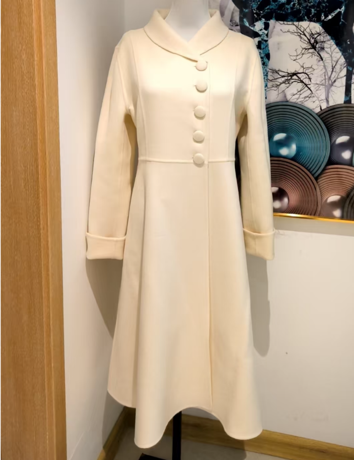 Custom White Cashmere Coat – Luxuriously Tailored Overcoat for Elegant Style