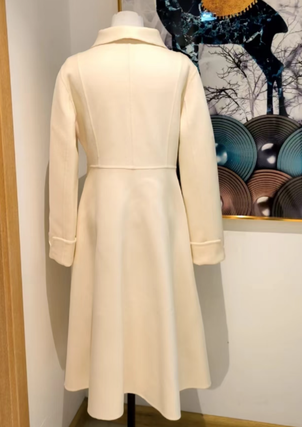 Custom White Cashmere Coat – Luxuriously Tailored Overcoat for Elegant Style