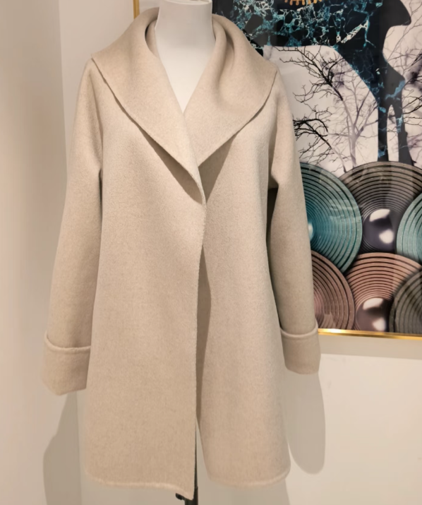 Custom Short Beige Cashmere Coat – Luxurious Tailored Overcoat for Elegant Style